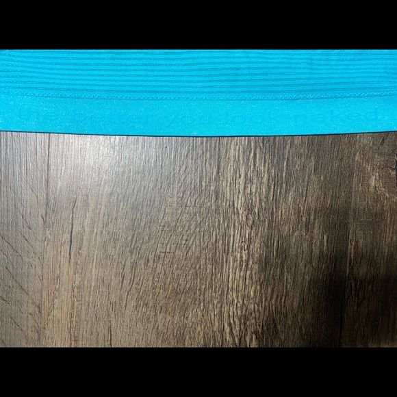 Lululemon Athletica TShirt - Picture 5 of 7